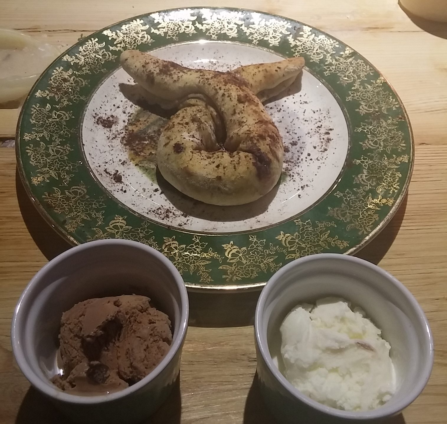Dessert of Dough Knot (Nutella and mascarpone, bread ring)